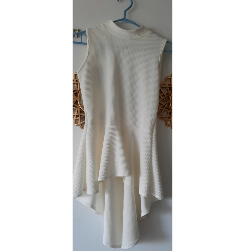 3/$25 White stretch blouse